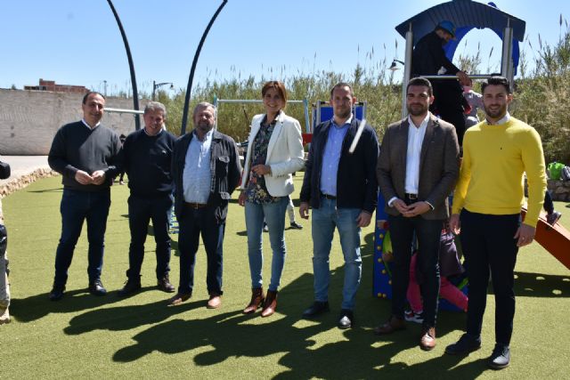 Patricia Fernández inaugura el nuevo equipamiento del parque infantil en el paseo ribereño del Río Segura a su paso por Archena