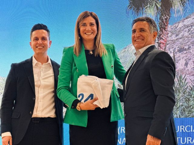 Patricia Fernández recoge el distintivo nacional 'Sendero Azul' para el Paseo Ribereño de Archena