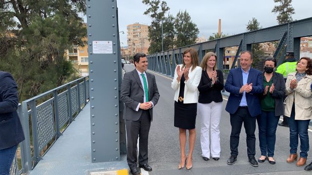 La Comunidad y el Ayuntamiento inauguran la rehabilitación del icónico puente de hierro de Archena