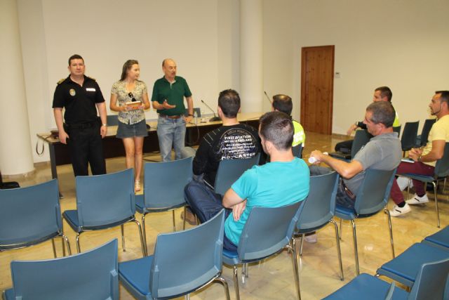 Impartido un Programa de Atención al Maltrato Infantil de la Dirección de Política Social a los agentes de la Policía Local de Archena