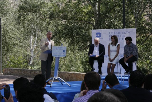 Arias Cañete y Valcárcel Intervienen en un acto con Jóvenes en Archena abriendo la campaña electoral nacional