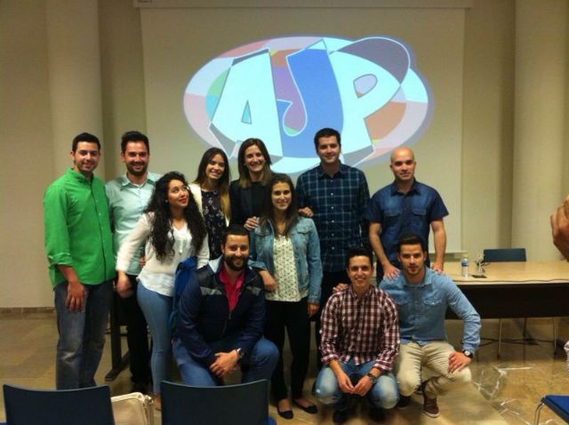 La Alcaldesa de Archena presenta la nueva Asociación Juvenil de Peñas de Archena (AJP)