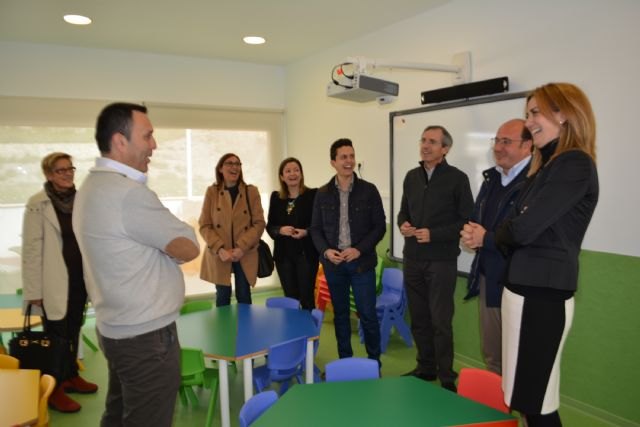 El consejero de Educación afirma que 'toda población de más 2.000 habitantes debe contar con guardería públicas para las familias'