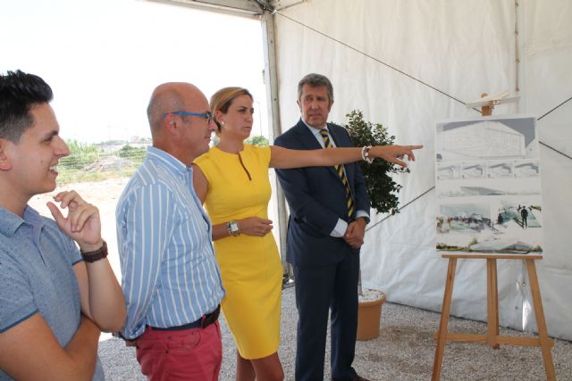 La Alcaldesa de Archena y el Consejero de Desarrollo Económico, Turismo y Empleo colocan la Primera Piedra del edificio del futuro Vivero de Empresas