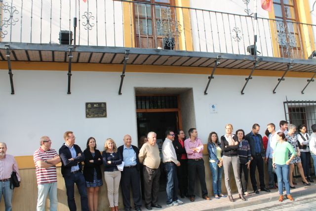 Varios centenares de personas le dan el último adios al gran actor archenero Ramón Centenero