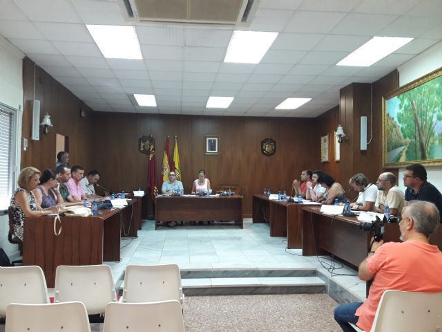 El pleno aprueba impulsar la puesta en marcha de una Unidad de Disfagia y pedir dotar de mejor armamento a las Policías Locales