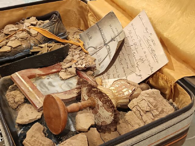 La maleta de la abuela (detalle) / Antonio García López