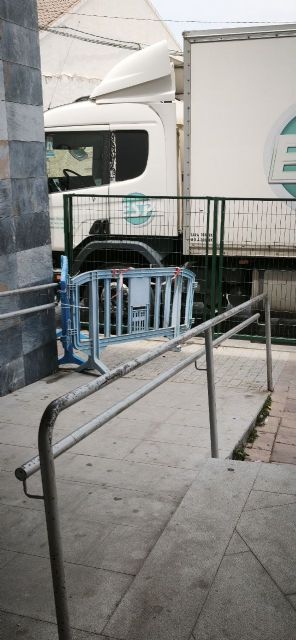 El PSOE de Archena pide medidas urgentes para garantizar la seguridad en los accesos al Colegio Miguel Medina ante el avance del montaje de las pe&ntilde;as