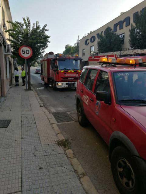 Un incendio en el barrio del Otro Lao, provocado por una vela encendida, sólo causa daños materiales
