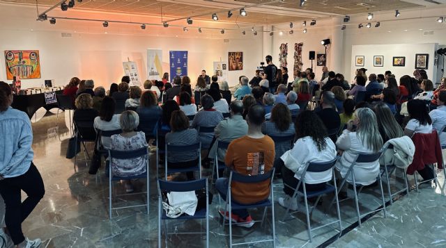 'Carmen Mola' presenta en Archena su obra 'Infierno'