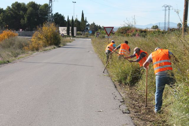 Contratados 33 desempleados agrícolas para hacer trabajos de reparación de caminos rurales, entre otros servicios