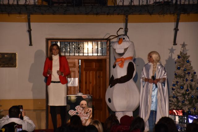 Con el Encendido Oficial de Luces y el ´mapping´ en la fachada del Ayuntamiento, Archena inicia así la Navidad
