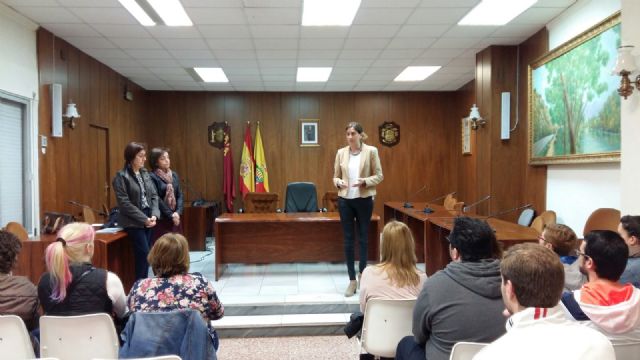 Contratados temporalmente 26 nuevos trabajadores para realizar servicios de jardinería y socioculturales, entre otros
