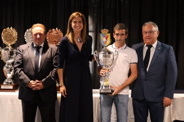 Patricia Fernández preside la entrega de premios nacionales de colombicultura, campeonato celebrado en la pedanía archenera de La Algaida