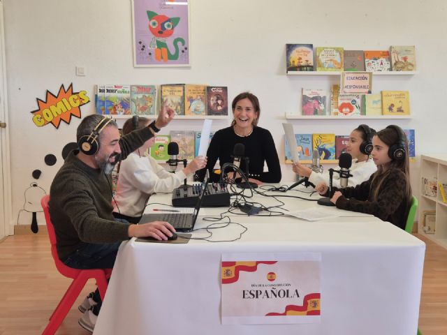 La alcaldesa de Archena propone incorporar un nuevo artículo constitucional que regule 'de forma estricta' el uso de redes sociales en menores 'limitando su uso'