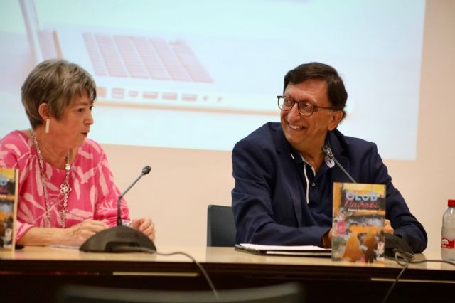 Presentada la segunda novela de Tomás Guillén, ´Club Nairobi´. Un nuevo thriller ambientado en la Murcia de los años 60
