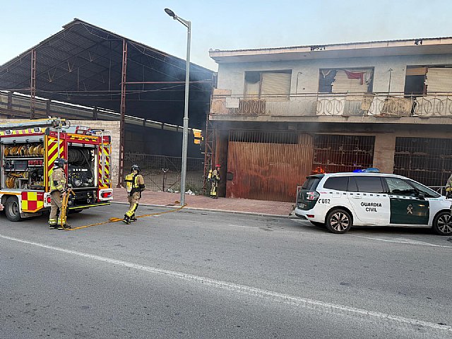 Incendio de una fábrica abandonada en Archena