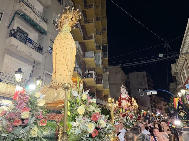 Archena se vuelca con la Fuensanta y le entrega el Escudo de Oro como 'el abrazo de todos los archeneros'