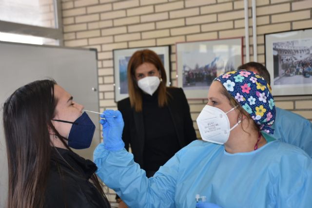 Patricia Fernández: 'Con la detección precoz de positivos hemos evitado el contagio incontrolado de casos, el confinamiento de aulas y el aumento de bajas laborales de docentes'