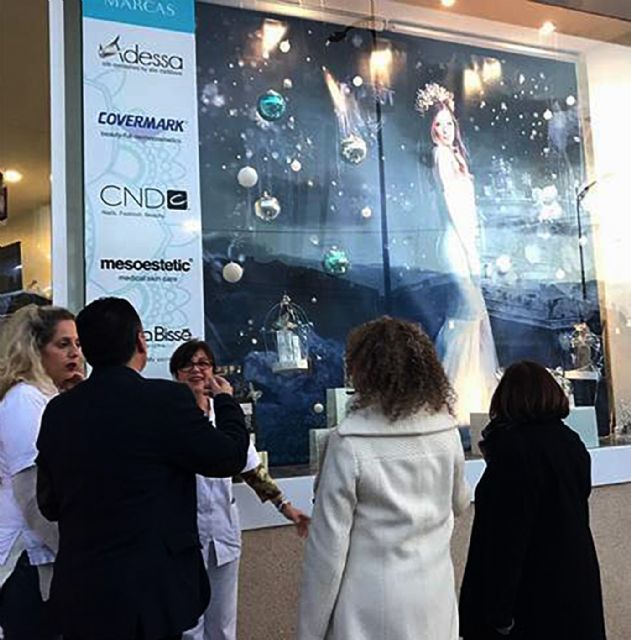El escaparate de la firma ´Natural Beauty´ se hace con el 1° Premio de Escaparates Navideños del Comercio de Archena