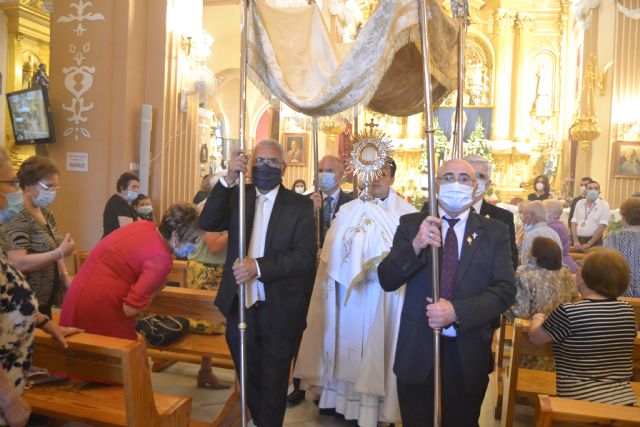 Una misa y una procesión por el interior de la iglesia de San Juan, únicos actos en el Día Grande del Patrón, Corpus Christi