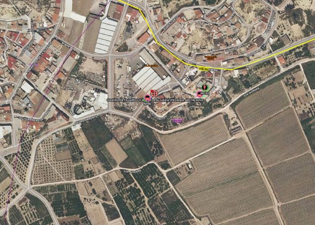 Incendio de cañas próximo a viviendas y fabrica de conservas en La Algaida (Archena)