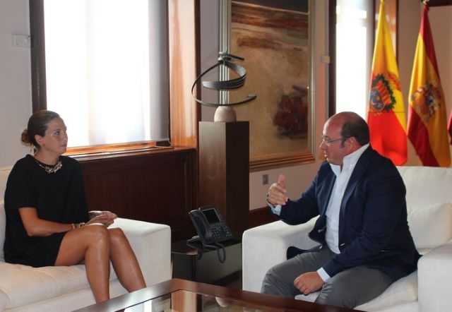 El nuevo puente sobre el Segura estará concluído antes de que finalice esta legislatura, según le ha asegurado el Presidente a la Alcaldesa