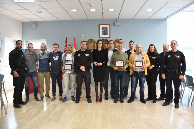 Entregan las distinciones correspondientes por la jubilación de tres agentes de la Policía Local de Archena