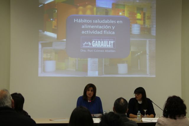 Interesantes datos los aportados por la bióloga Puri Gómez sobre alimentación en el segundo acto de las Jornadas sobre Salud