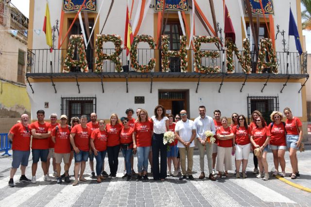 Archena se engalana para aunar fervor y tradición con el diseño de 30 alfombras creativas de sal que ocupan más de dos kilómetros y dibujan el Corpus Christi