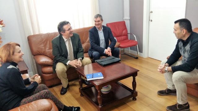 Los autobuses de línea regular Archena-Murcia se adaptarán en breve plazo a las personas con discapacidad