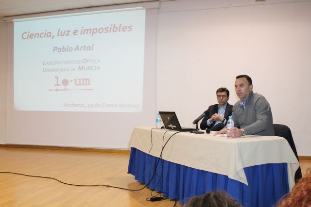 Conferencia magistral del Doctor Pablo Artal sobre Óptica titulada 'Ciencia, luz e imposibles'