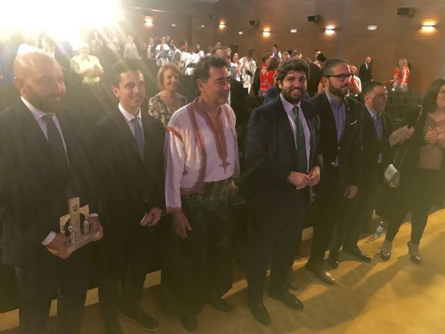 López Miras asiste al pregón inaugural de las fiestas de Moros y Cristianos de Archena