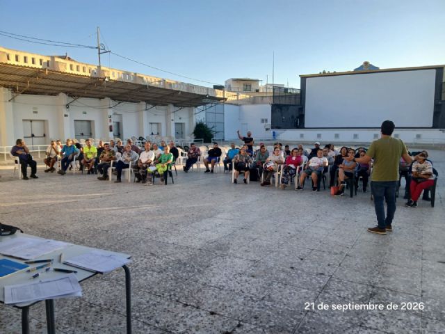 Archena contrata a 44 desempleados agrarios para conservar el entorno del Segura y mejorar los caminos rurales