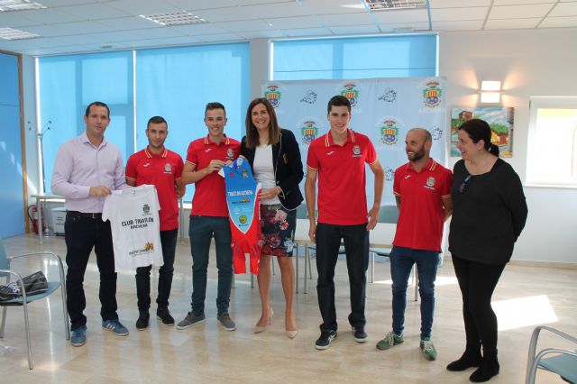 El Ayuntamiento subvenciona al Club Triatlón Archena para que puedan participar en los campeonatos nacionales