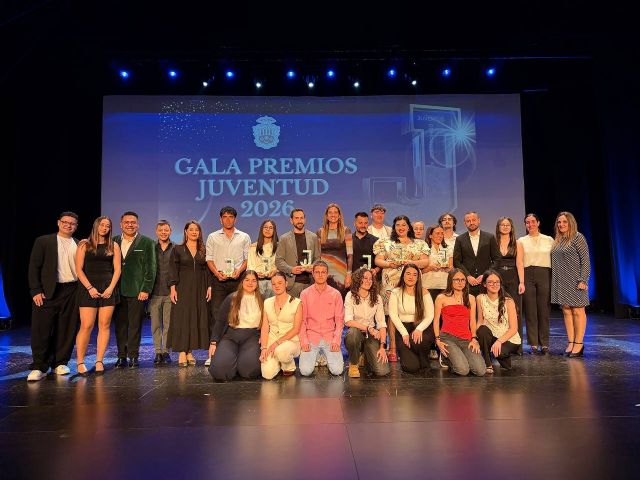 Archena celebra su Gala de la Juventud y premia al cirujano archenero José Antonio López que participó en el primer trasplante de cara del mundo
