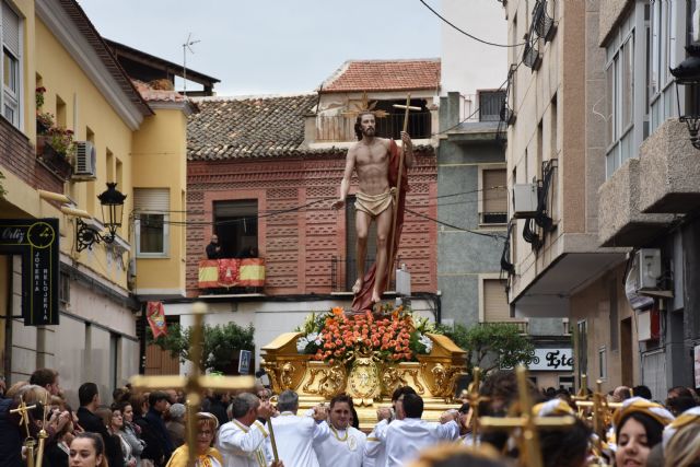 Finalmente la lluvia dio la tregua necesaria para que la procesión del Resucitado y el Encuentro Glorioso se pudieran celebrar en Archena