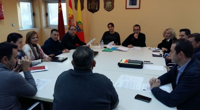 Un convenio permitirá contar en breve con tres desfibriladores para tres polideportivos del municipio
