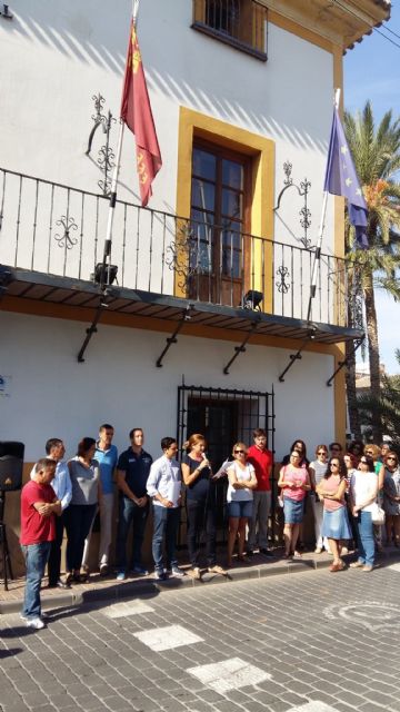En Archena un centenar de personas también se han concentrado contra la explotación sexual y tráfico de mujeres