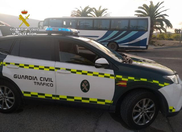 La Guardia Civil intercepta al conductor de un autobús que casi triplicaba la tasa máxima de alcohol