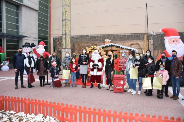 Papá Noel recibe a los niños de Archena cumpliendo con todas las medidas de seguridad frente a la COVID19