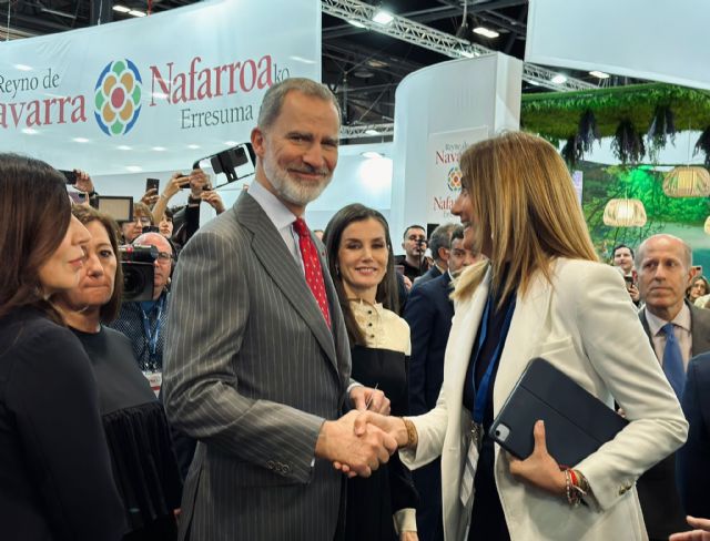 La alcaldesa de Archena invita, en FITUR, al rey Felipe VI a la inauguración del próximo Congreso Nacional de Termalismo en Archena