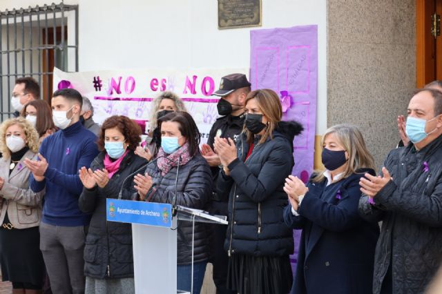 La Alcaldesa de Archena da lectura al Manifiesto Institucional contra la Violencia Género ante más de 200 personas