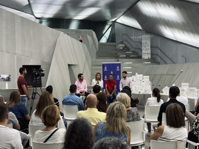 La alcaldesa de Archena entrega al comercio local más de 150.000 euros en material digital para ayudar a dinamizar el sector