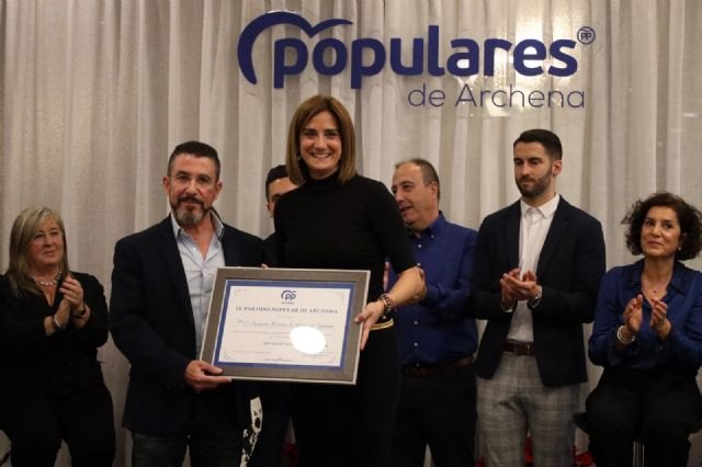 Patricia Fernández da la bienvenida a la Navidad con la mirada puesta en la 8ª mayoría absoluta en el municipio