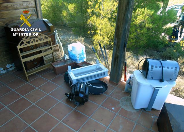La Guardia Civil sorprende a tres mujeres mientras robaban en una vivienda