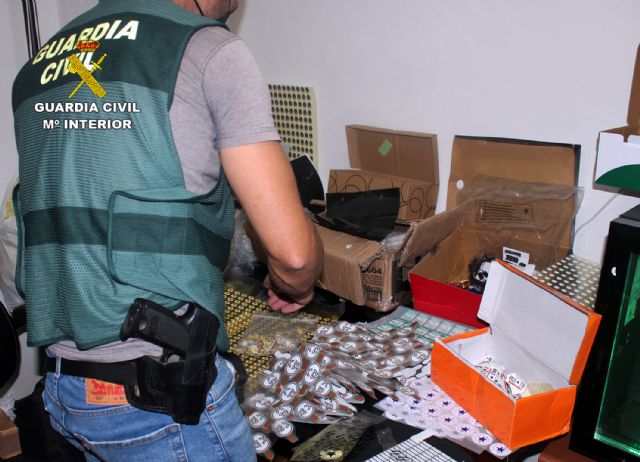 La Guardia Civil desmantela una activa organización criminal especializada en la falsificación y distribución de ropa y calzado