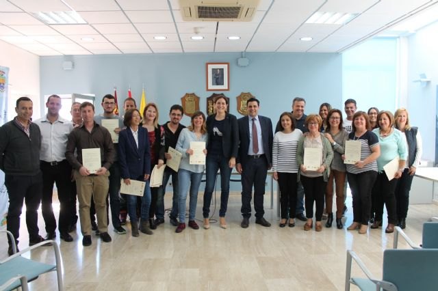 Un total de 18 desempleados de Archena completan un programa de la Comunidad que les permite trabajar en el sector de la jardinería