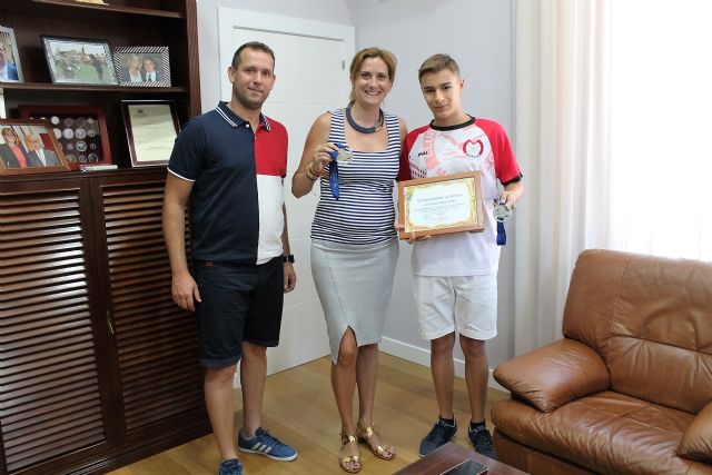 Reconocimiento al joven nadador archenero Enrique Pagán, Campeón de España de 200 metros braza