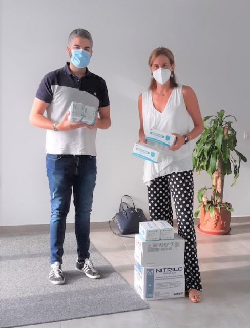 La Alcaldesa de Archena realiza una nueva entrega de material de protección contra la COVID-19 a la Residencia de personas mayores ´Nuevo Azahar´